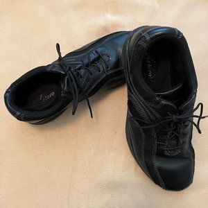 Xelero black size 10 shoes